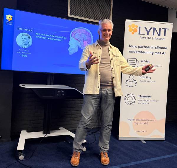 Patrick Rambaldo presenteert over AI en onderwijs
